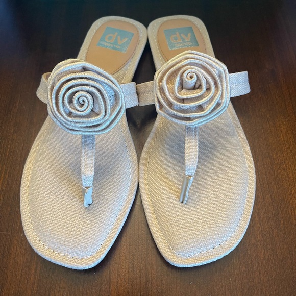 Mango Shoes - NWOT DV by Dolce Vita Women's Cream Sandals with Floral Design